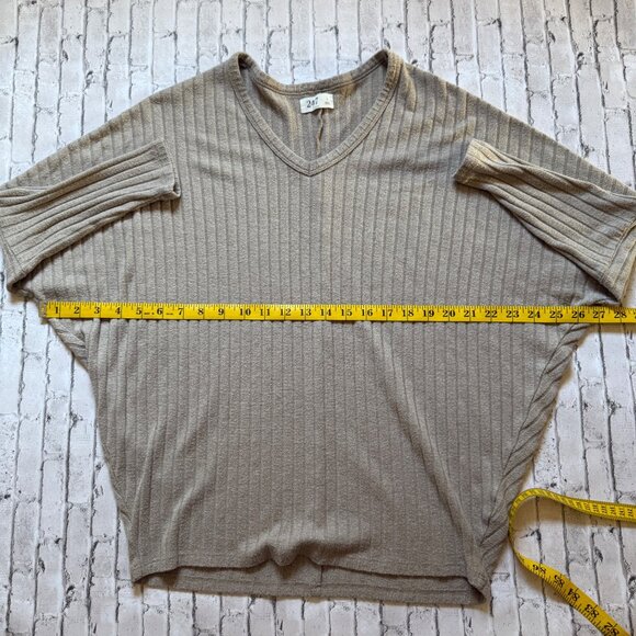 24/7 Maurices Oversized Ribbed V-Neck Dolman Sleeve Sweater Top Taupe Women's C - Picture 4 of 9